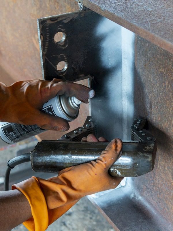 Checking defect in welded with process Magnetic Particle Testing